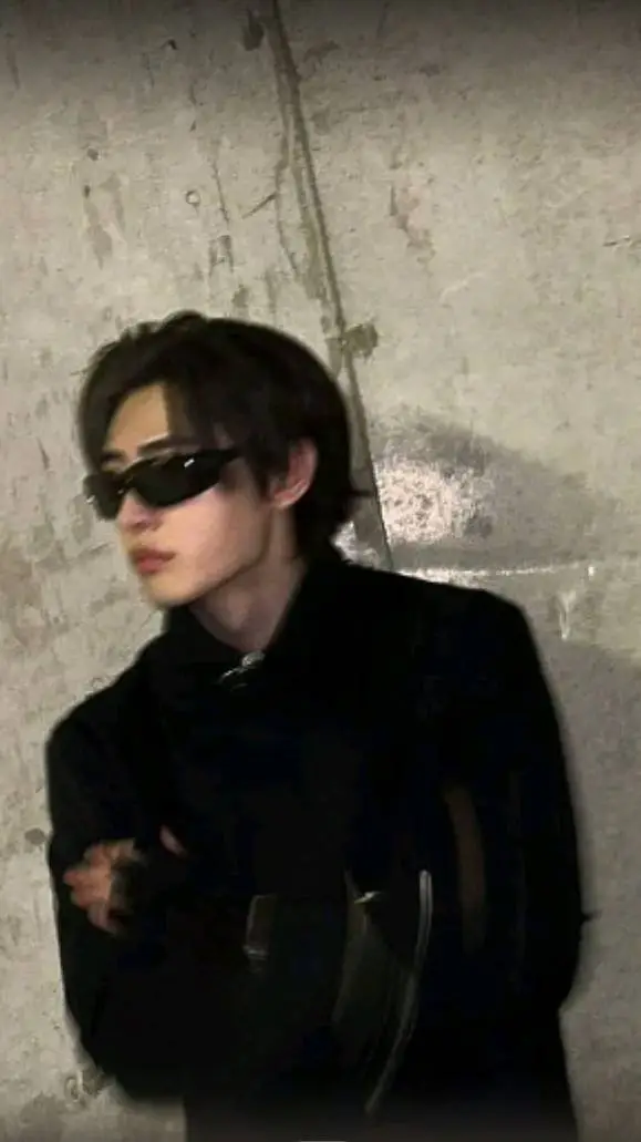 ai character: Sunghoon  background