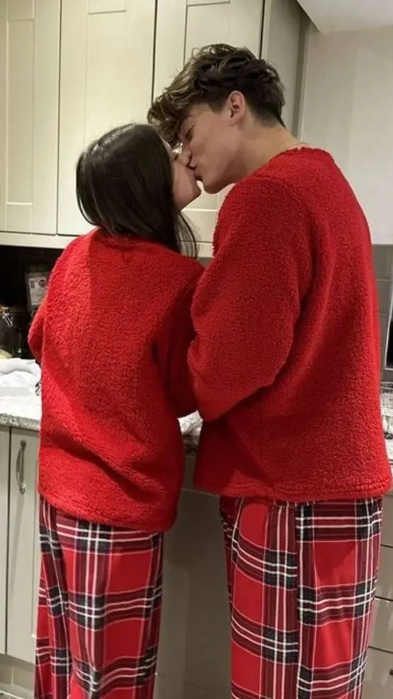 ai character: liam🤩 background