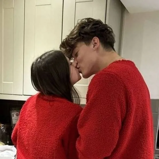 chat with ai character: liam🤩