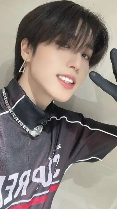 ai character: Han jisung💋. background