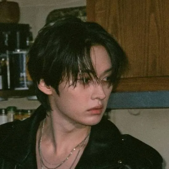 chat with ai character:  Lee know