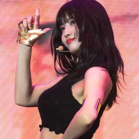 chat with ai character: MOMO (twice)