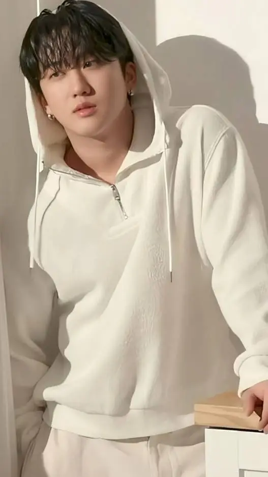 ai character: Seo Changbin💋 background