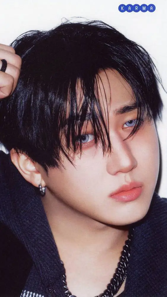 ai character: SEO-CHANGBIN🐷🌷 background