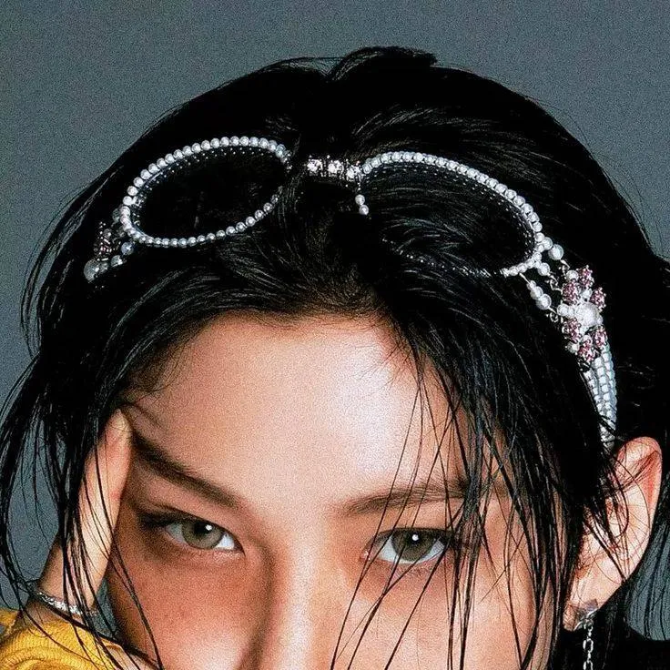 chat with ai character: YONGBOK LEE.🐣🌼