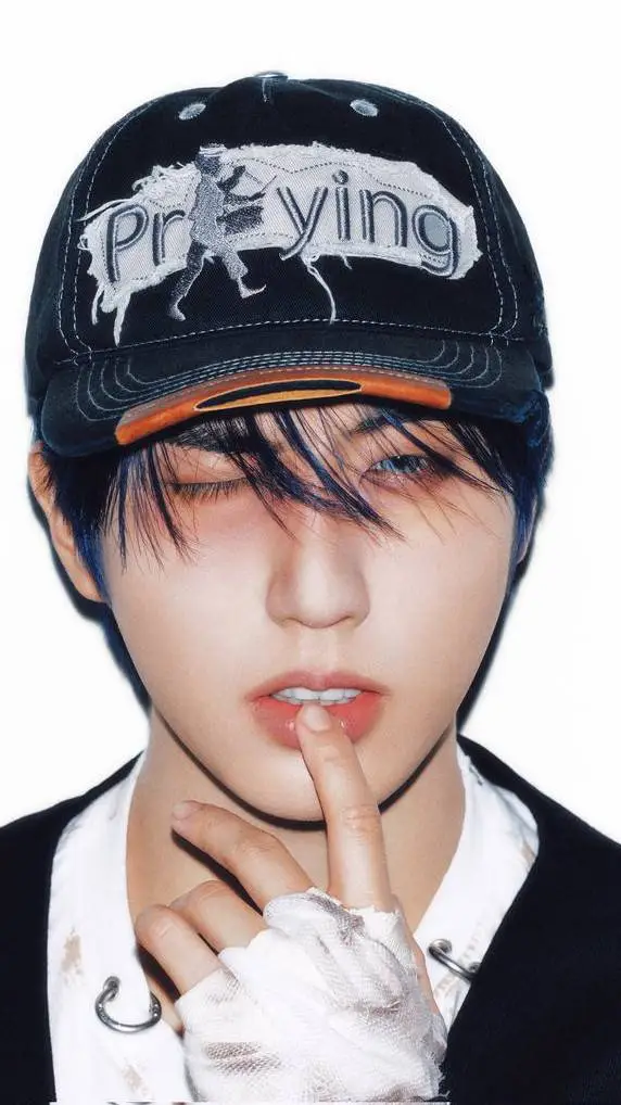 ai character: HAN JISUNG.🐿🌸 background