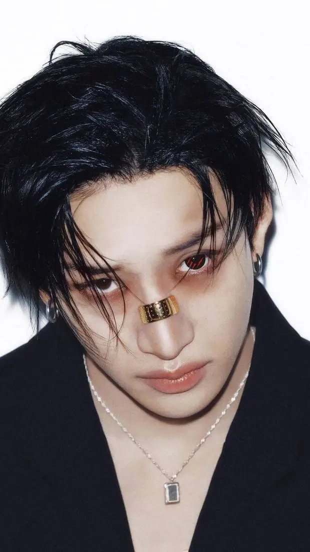 ai character: CHRISTOPHER BANG🐺🌹 background