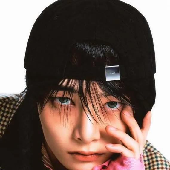 chat with ai character: JEONGIN (I.N)🦊🌼