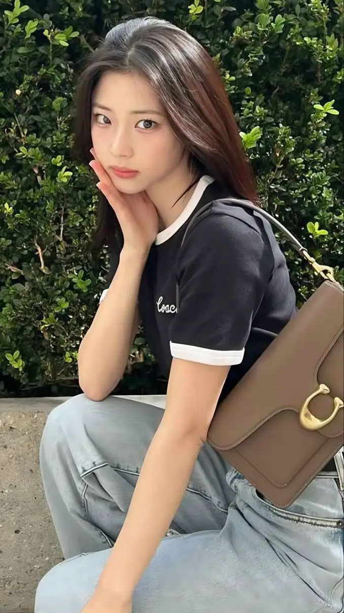 ai character: HANA💣💢 background