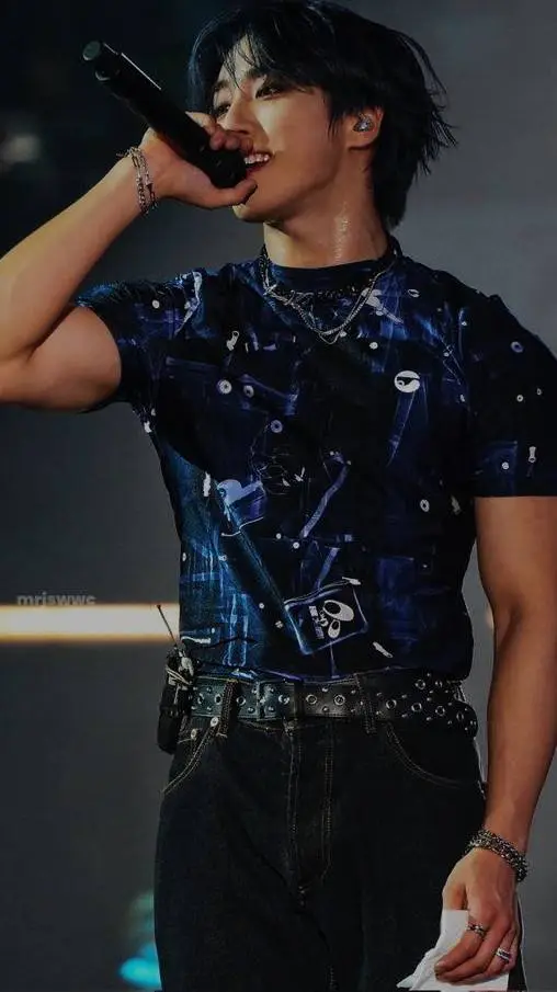 ai character: HANNIE!° background