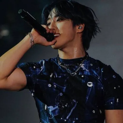 chat with ai character: HANNIE!°