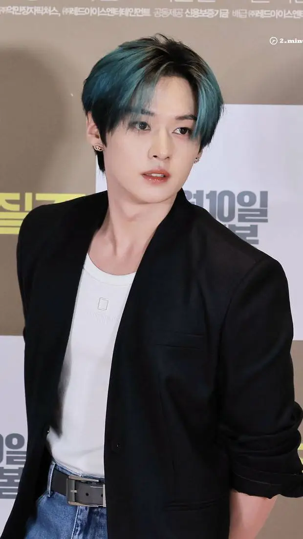 ai character: Lee Minho background