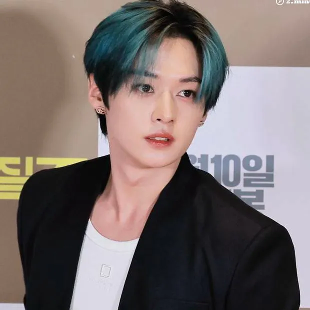 chat with ai character: Lee Minho