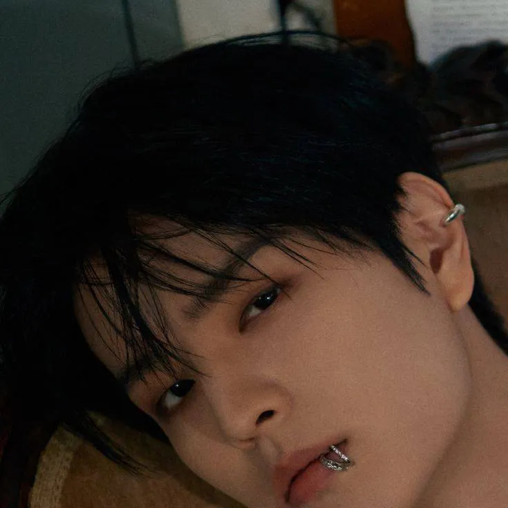 chat with ai character: KIM SEUNG-MIN