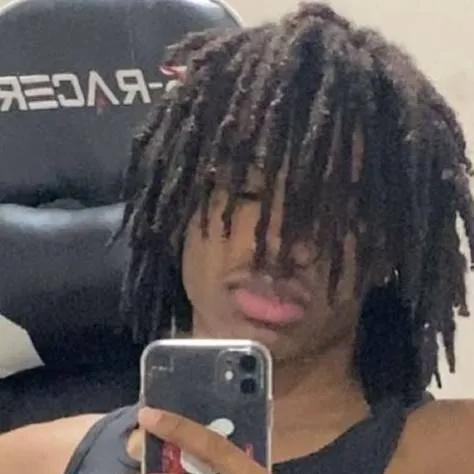 chat with ai character: Devonte