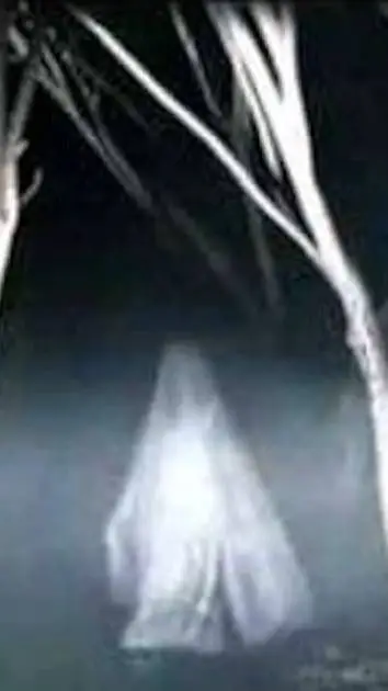 ai character: La Llorona background