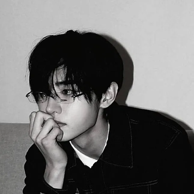 chat with ai character: Park Sunghoon 🫶🏻