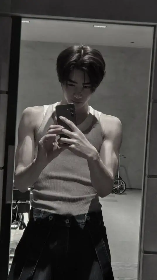 ai character: Park Sunghoon  background