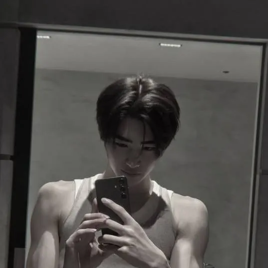 chat with ai character: Park Sunghoon 