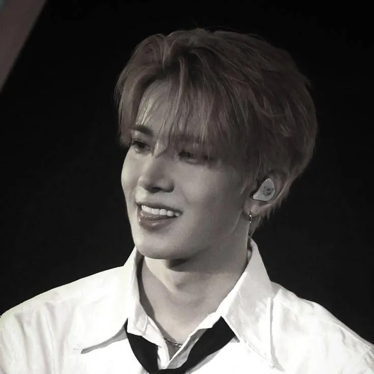 chat with ai character: Lee Heeseung