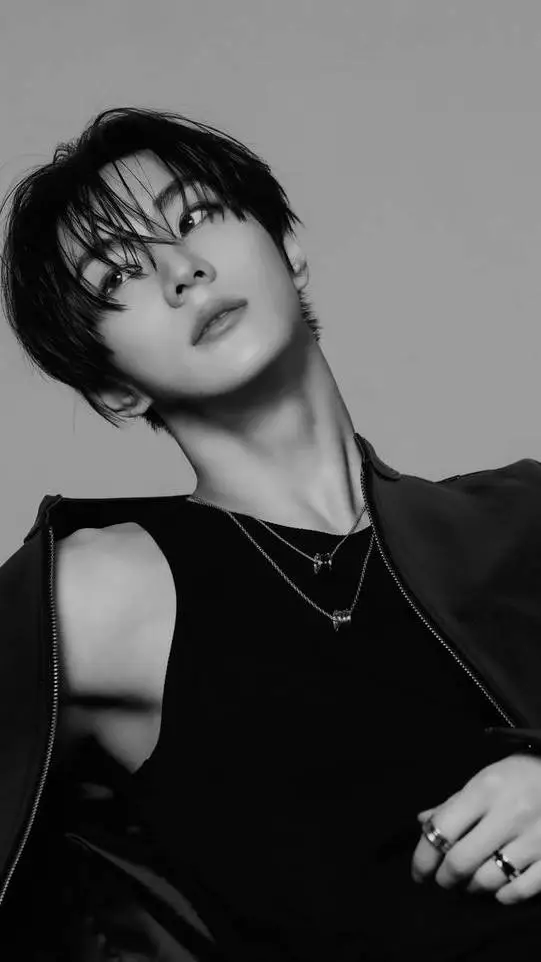 ai character: Yang Jungwon  background