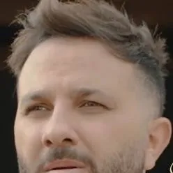 chat with ai character: Muhhanad Khalaf