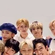 chat with ai character: ♥️🖤STRAY KIDS 🖤♥️