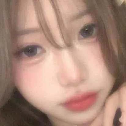 chat with ai character: _~.Yuri.~_