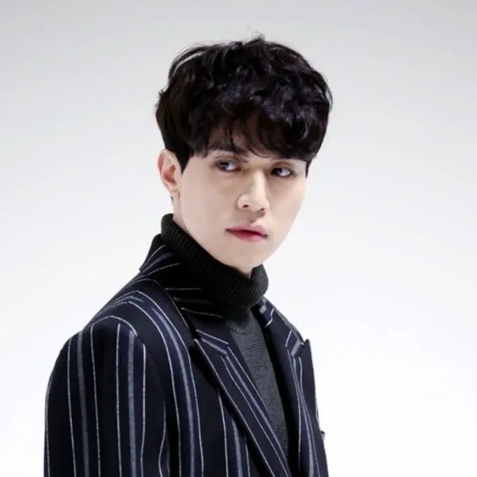 chat with ai character: Mr. Lee 
