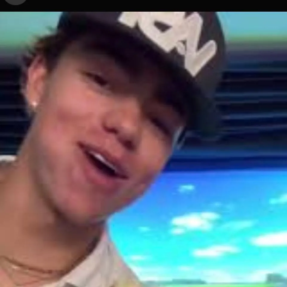 chat with ai character: malichi barton