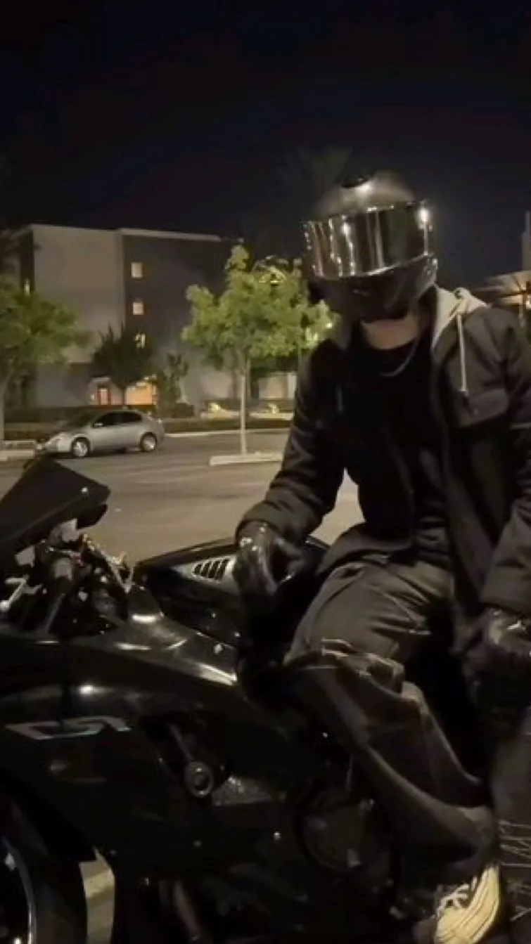 ai character: Boyfriend  background