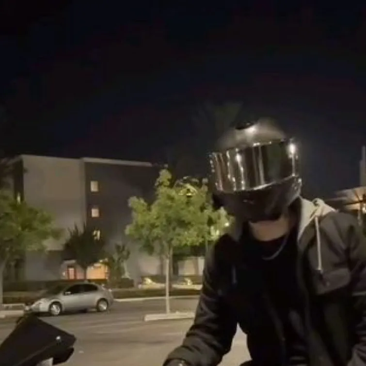 chat with ai character: Boyfriend 