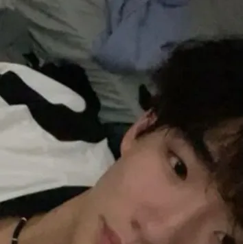 chat with ai character: Max