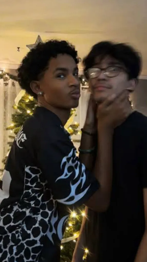 chat with ai character: Eli and uli dads  