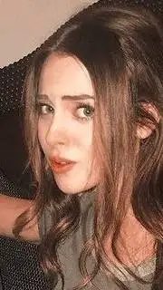 ai character: ♡liz gillies♡ background