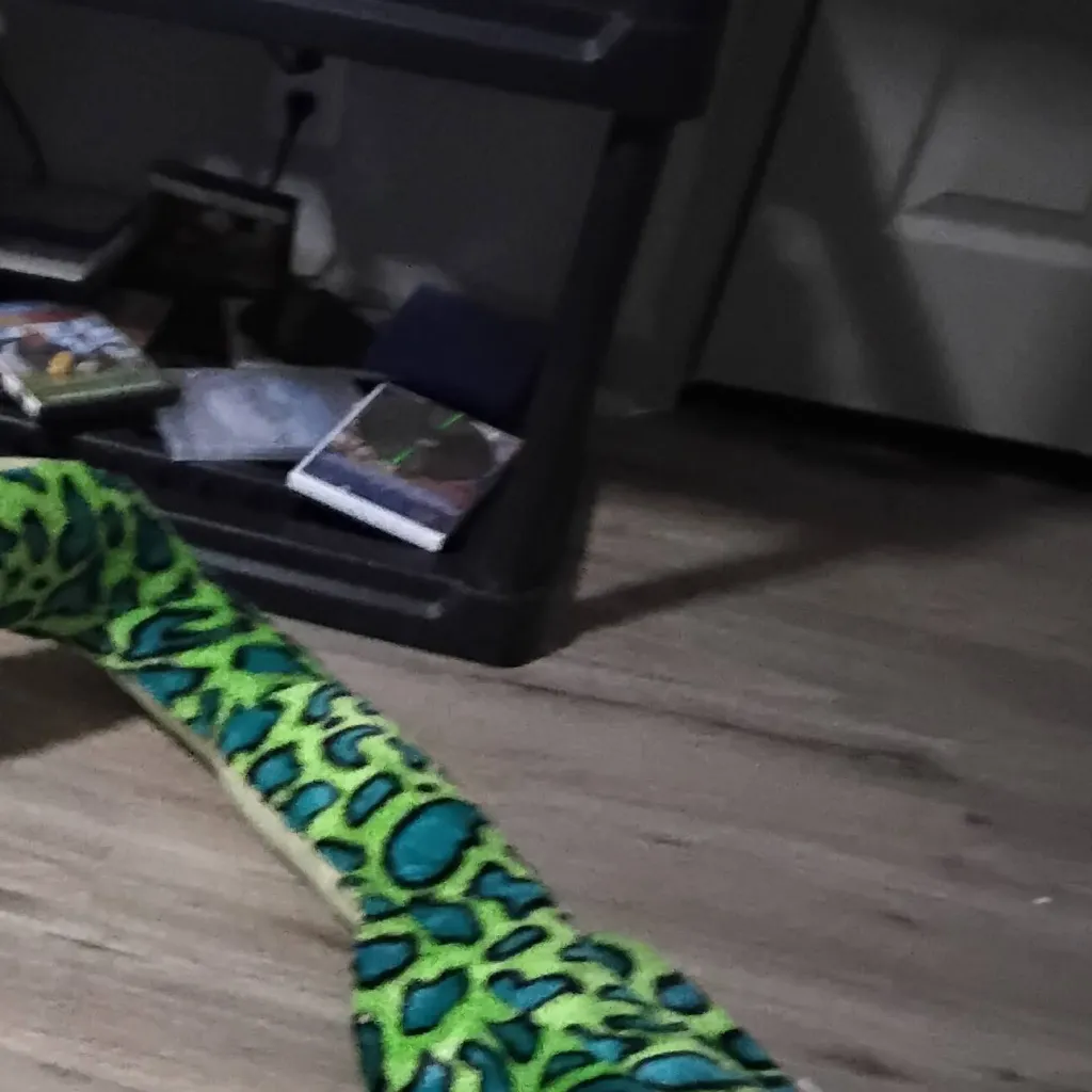 chat with ai character: Slitherz