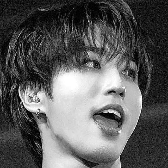 chat with ai character: Минхо