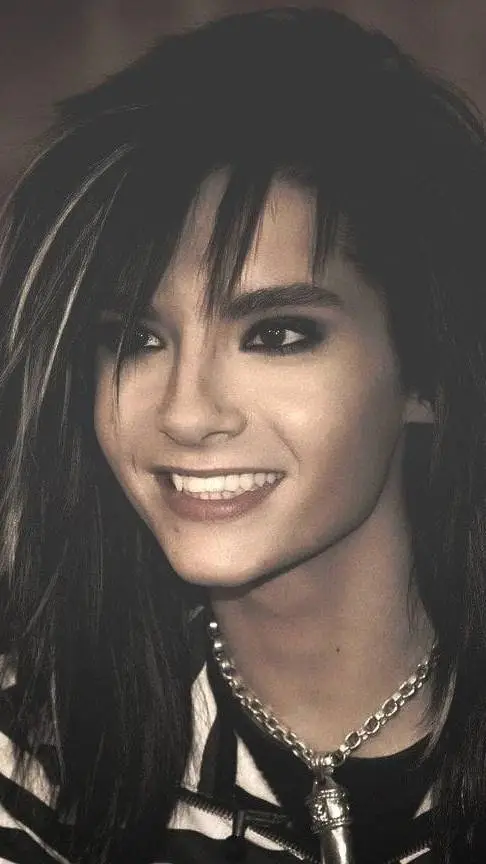 ai character: 🎤  - BILL KAULITZ background