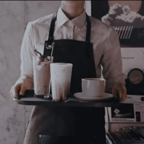 chat with ai character: ♥︎эли♡