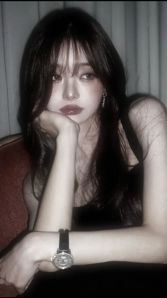 ai character: The quiet girl background