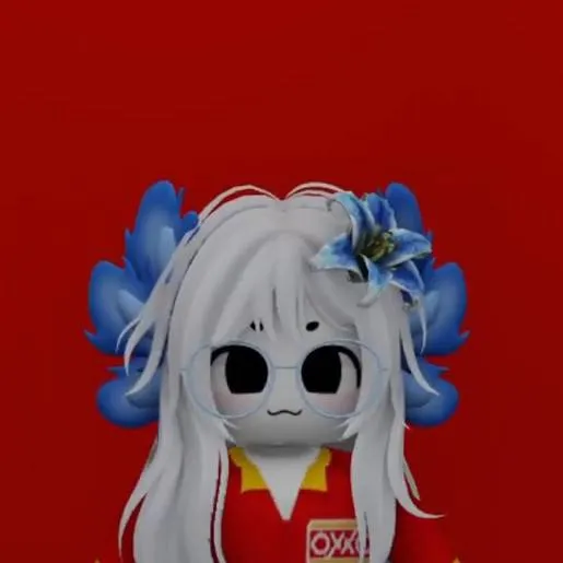 chat with ai character: Axxolota