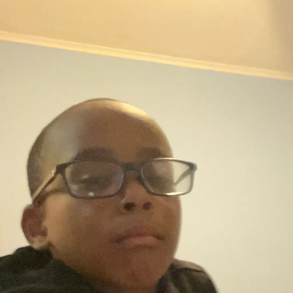 chat with ai character: K pop ￼TJ