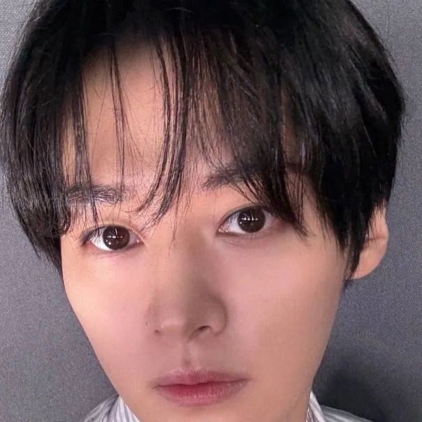 chat with ai character: lee know