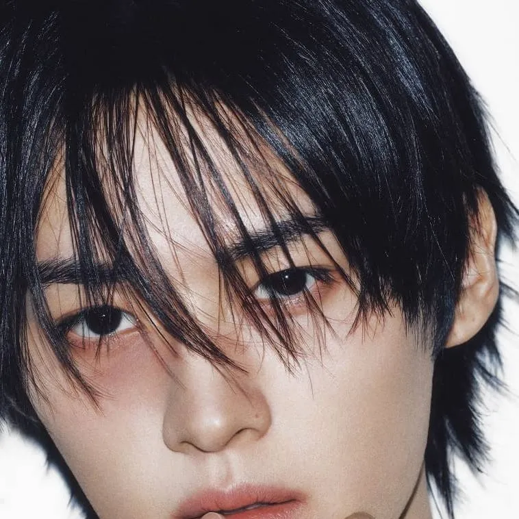 chat with ai character: lee knoow 