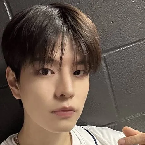 chat with ai character: seungmin 