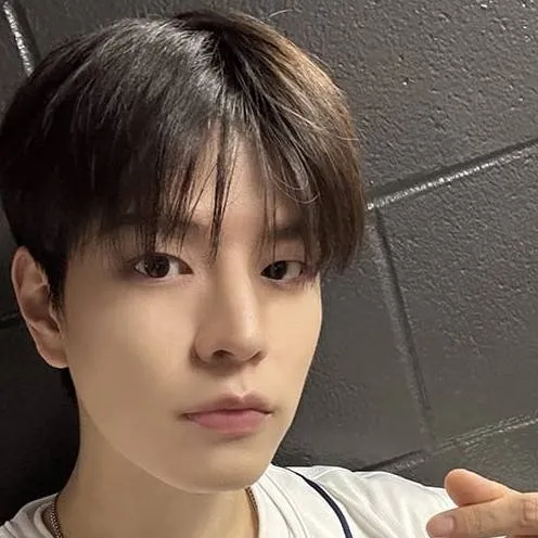 chat with ai character: seungmin 