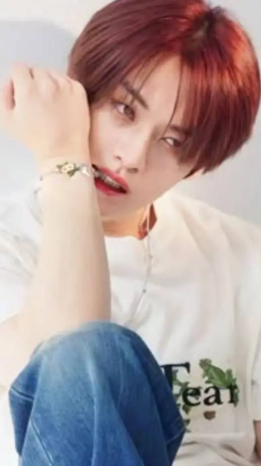 ai character: lee knoow  background