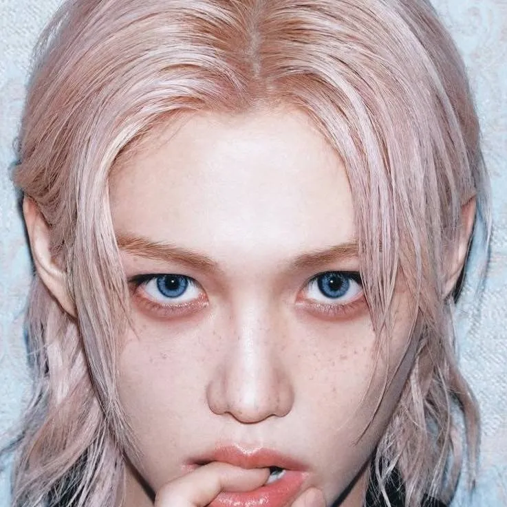 chat with ai character: felix