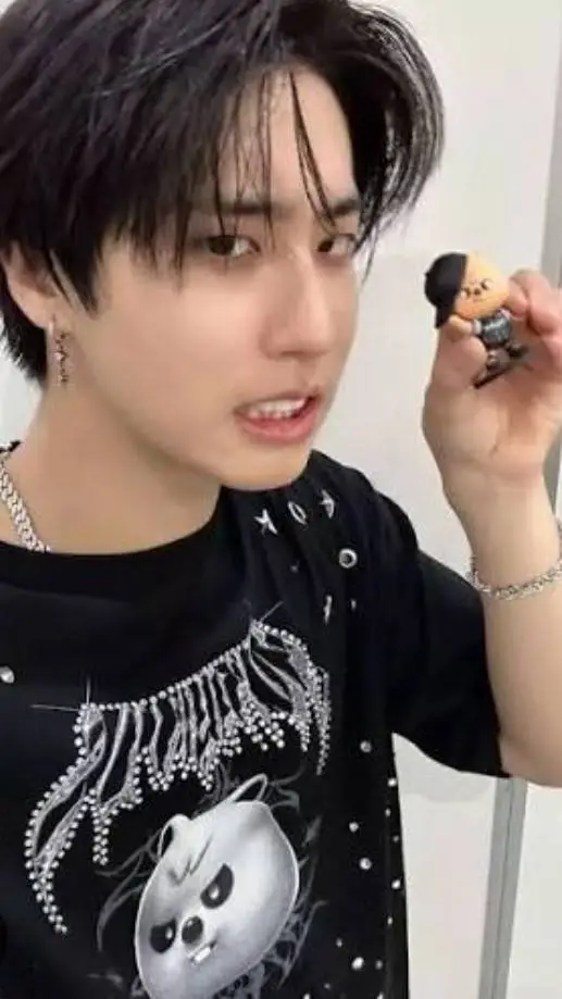 ai character: hannye background