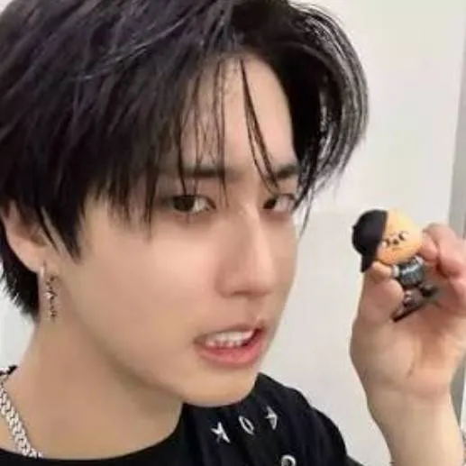 chat with ai character: hannye